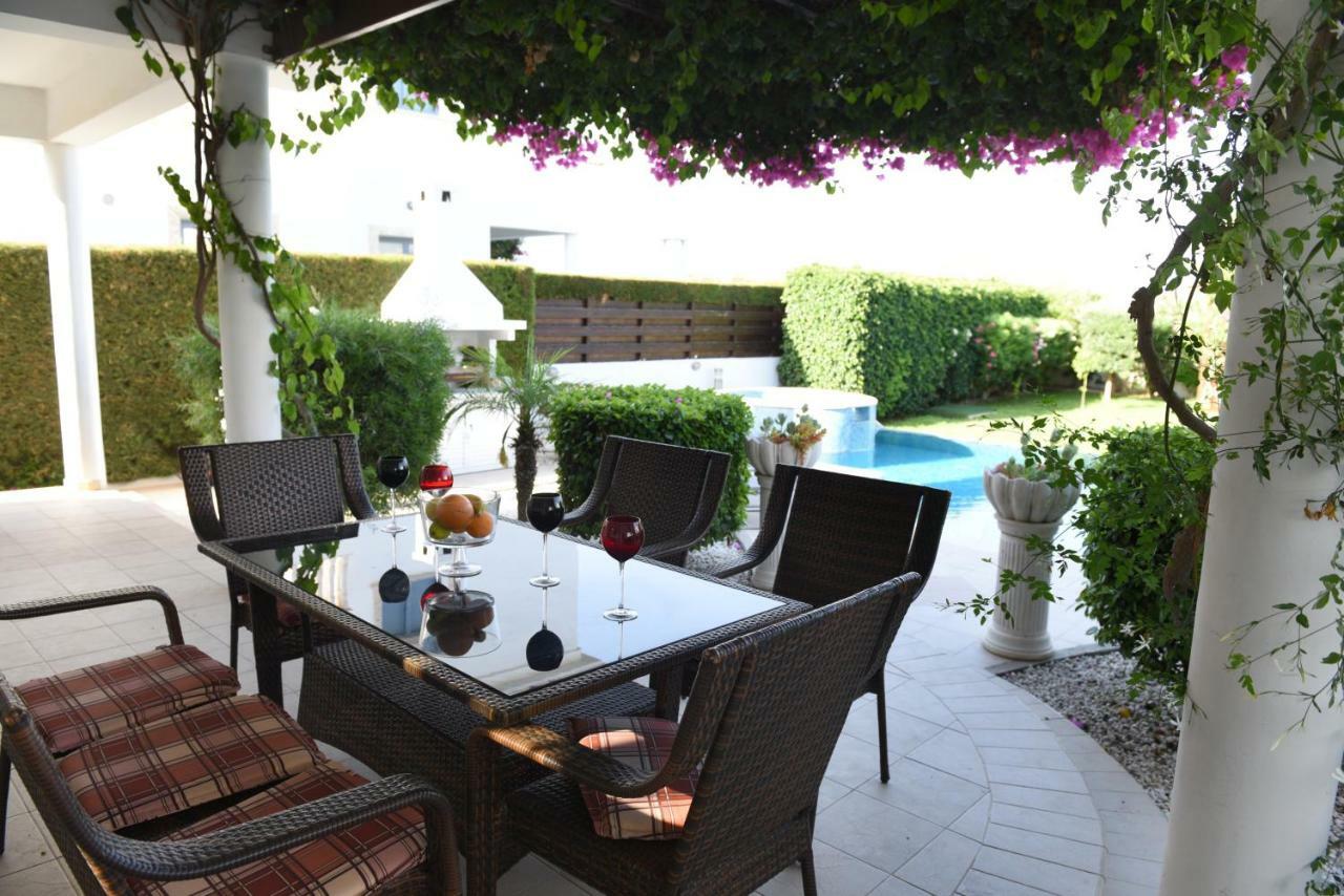 Karythia Villa Pyla Exterior foto