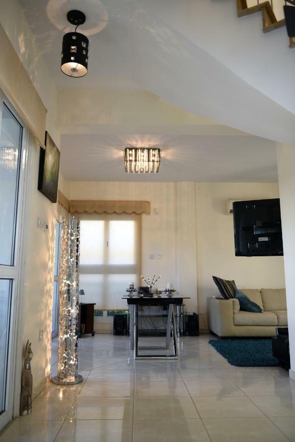 Karythia Villa Pyla Exterior foto