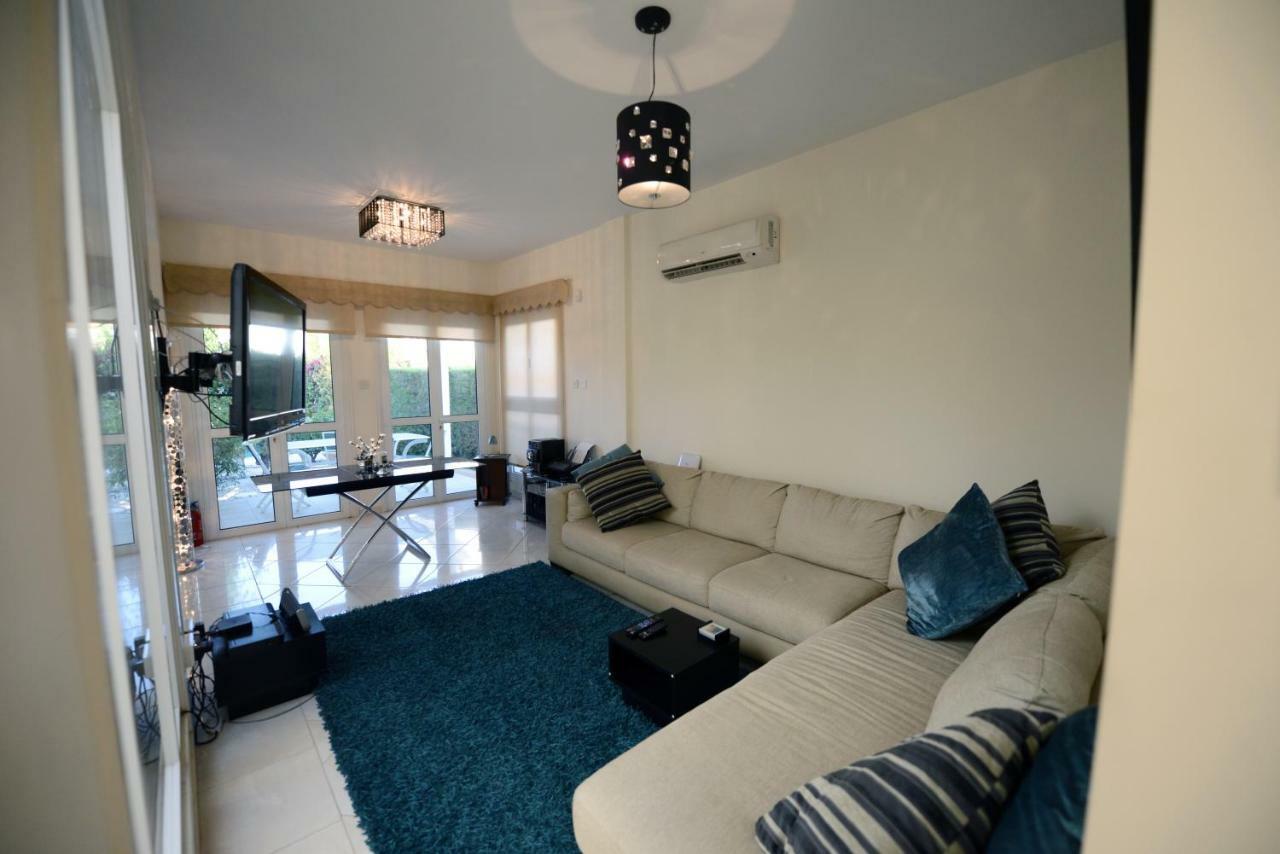 Karythia Villa Pyla Exterior foto